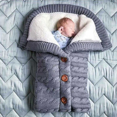 SnuggleNest – Warmer Baby-Kuschelsack für jede Jahreszeit