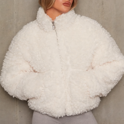 Aurora – Stylische Damenjacke aus Plüsch mit Reißverschluss